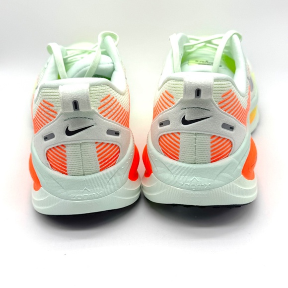 Nike Mens Vomero 18 Barely Green Silver Shoes Sz 10.5 New Running HM6803-300 main image 9